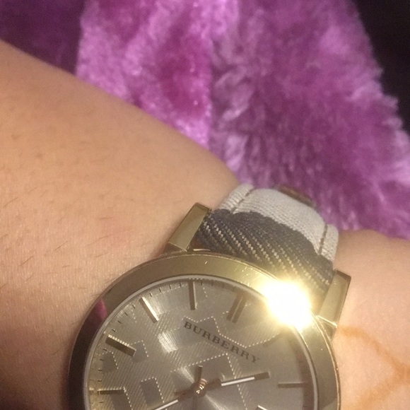Burberry watch - Picture 3 of 4